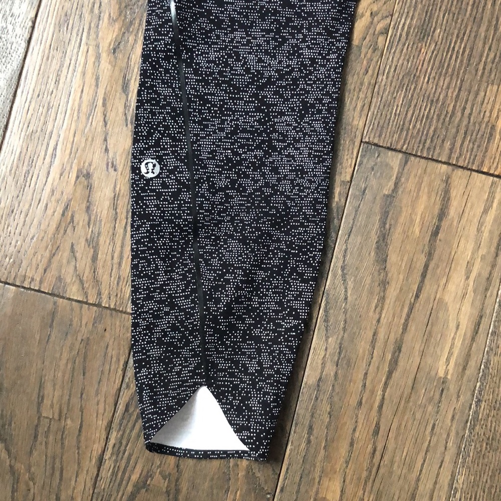 Lululemon Mid Rise Legging - Picture 4 of 6